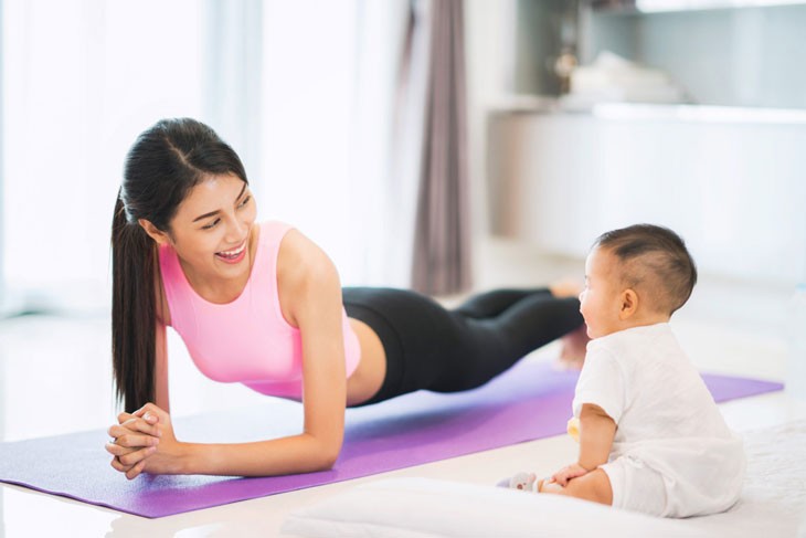Cách giảm cân sau sinh hiệu quả tại nhà cho mẹ